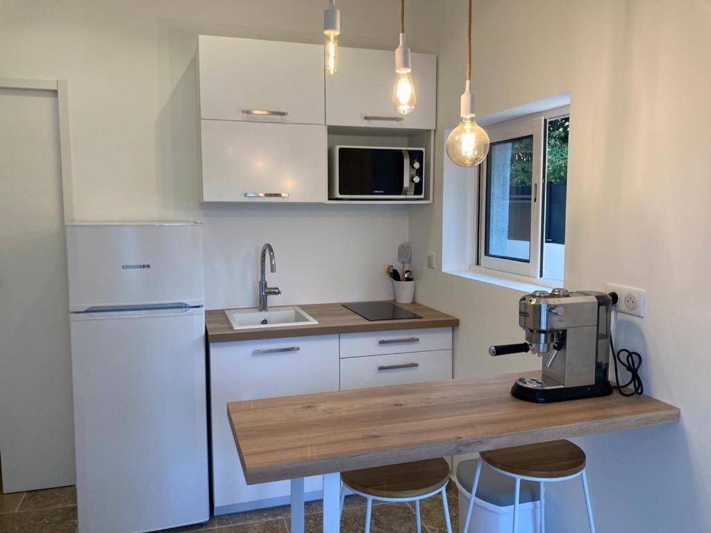 Charmant Studio Dans Villa - Parking - Jardin Ла Сен-сюр-Мер Екстериор снимка