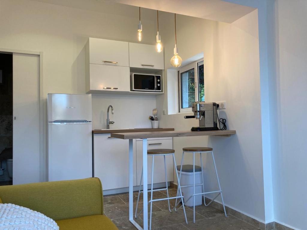 Charmant Studio Dans Villa - Parking - Jardin Ла Сен-сюр-Мер Екстериор снимка